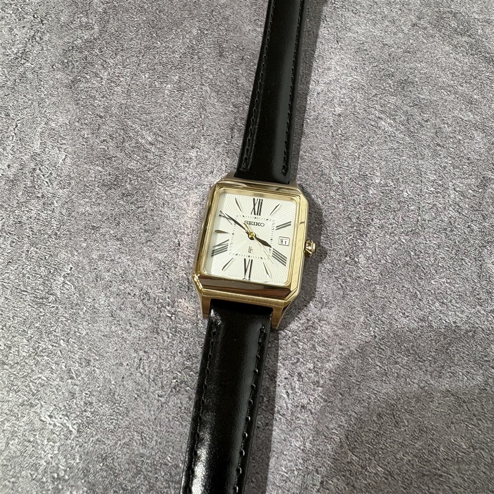 【SEIKO LUKIA】レディーススクエア 電波ソーラーのご紹介〈junksルクア大阪・梅田〉