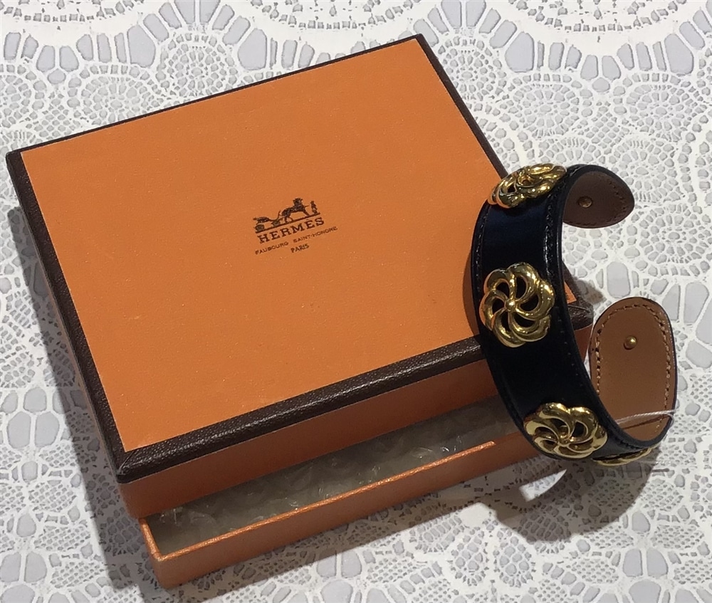 【VINTAGE】HERMESのお花のアクセントがかわいいブレスレットをご紹介致します!【グランフロント大阪(梅田)】