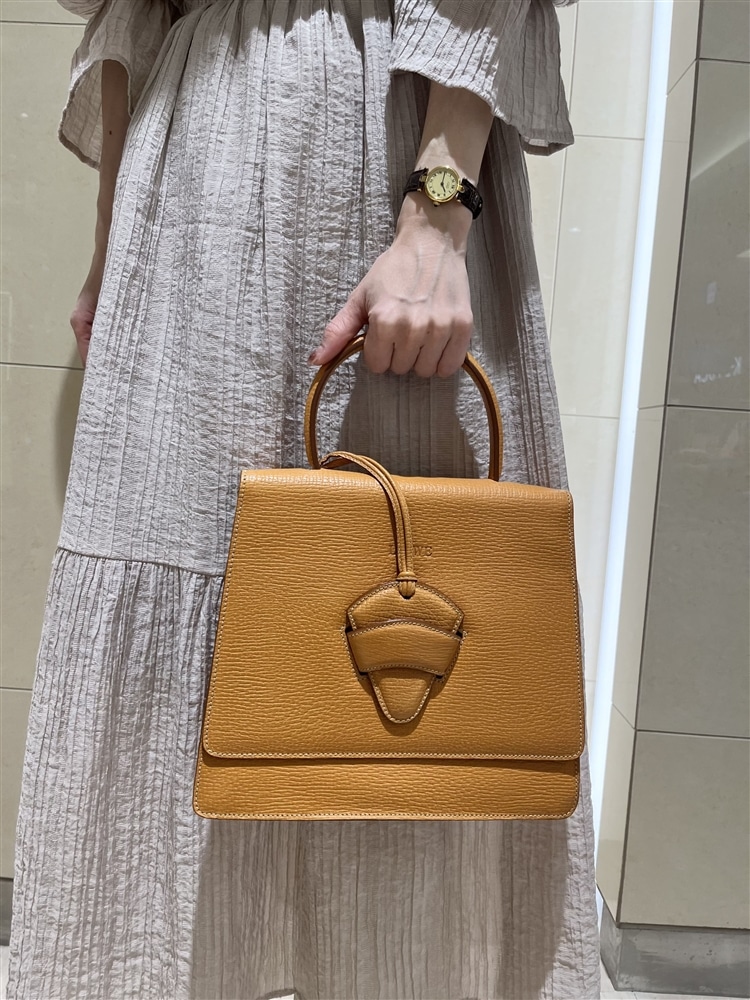 【LOEWEヴィンテージバック】カラーアイテムは難しい?いえいえ、意外といけちゃうんです。