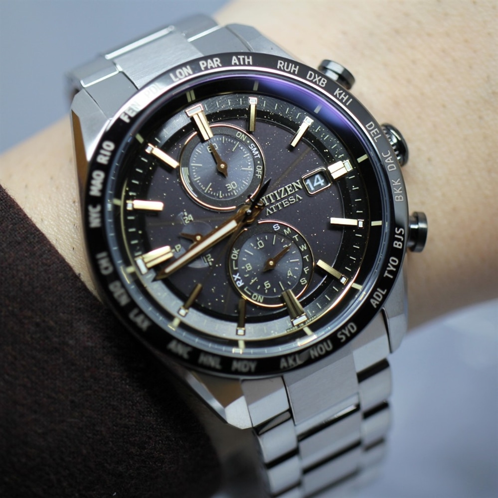 【ATTESA】スーツに合わせるちょっとオシャレな電波ソーラー時計 AT8184-57Eをご紹介