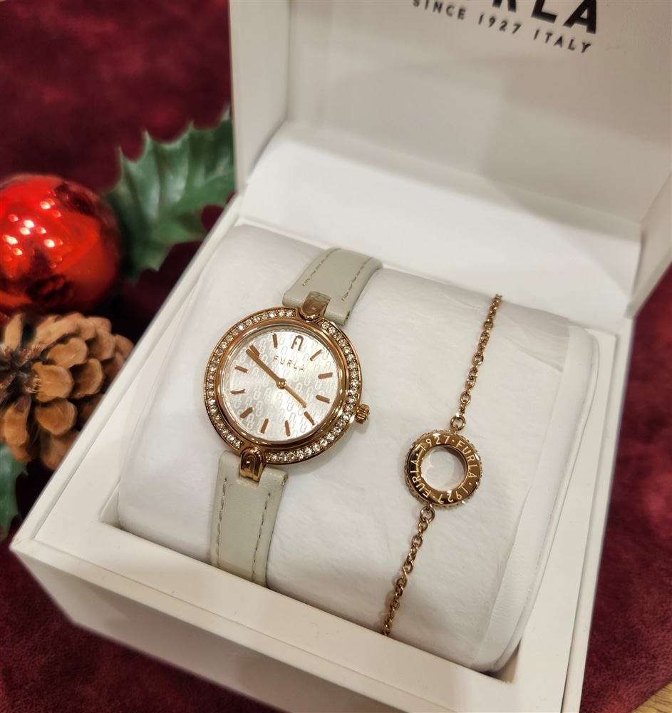 【FURLA】ブレスレットと腕時計でよりラグジュアリーに!