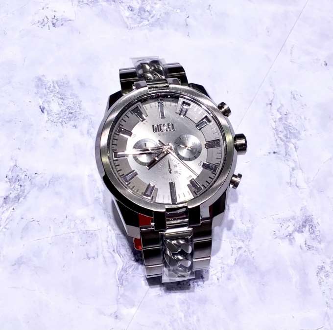 【DIESEL】存在感のある51mm径モデル!!