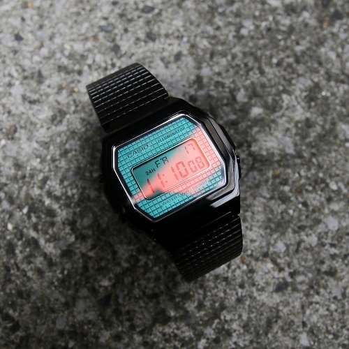 変化するガラスの色合いがスタイリッシュ!CASIO STANDARD先行販売中☆