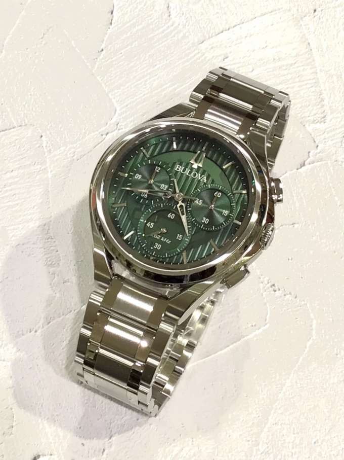 ★BULOVA★ Curv (カーブ) シリーズに新色登場 !