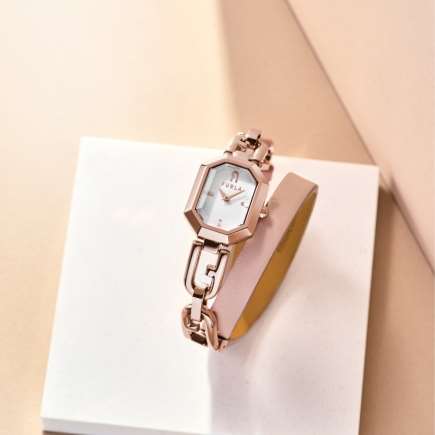八角形ケースがジュエリーのように煌く【FURLA】新作&ノベルティプレゼント!